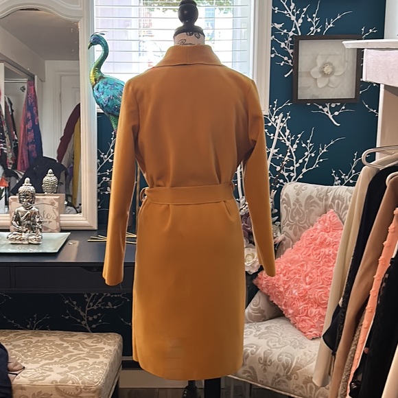 Gorgeous mustard yellow, light weight jacket!! In Size M - Picture 9 of 16